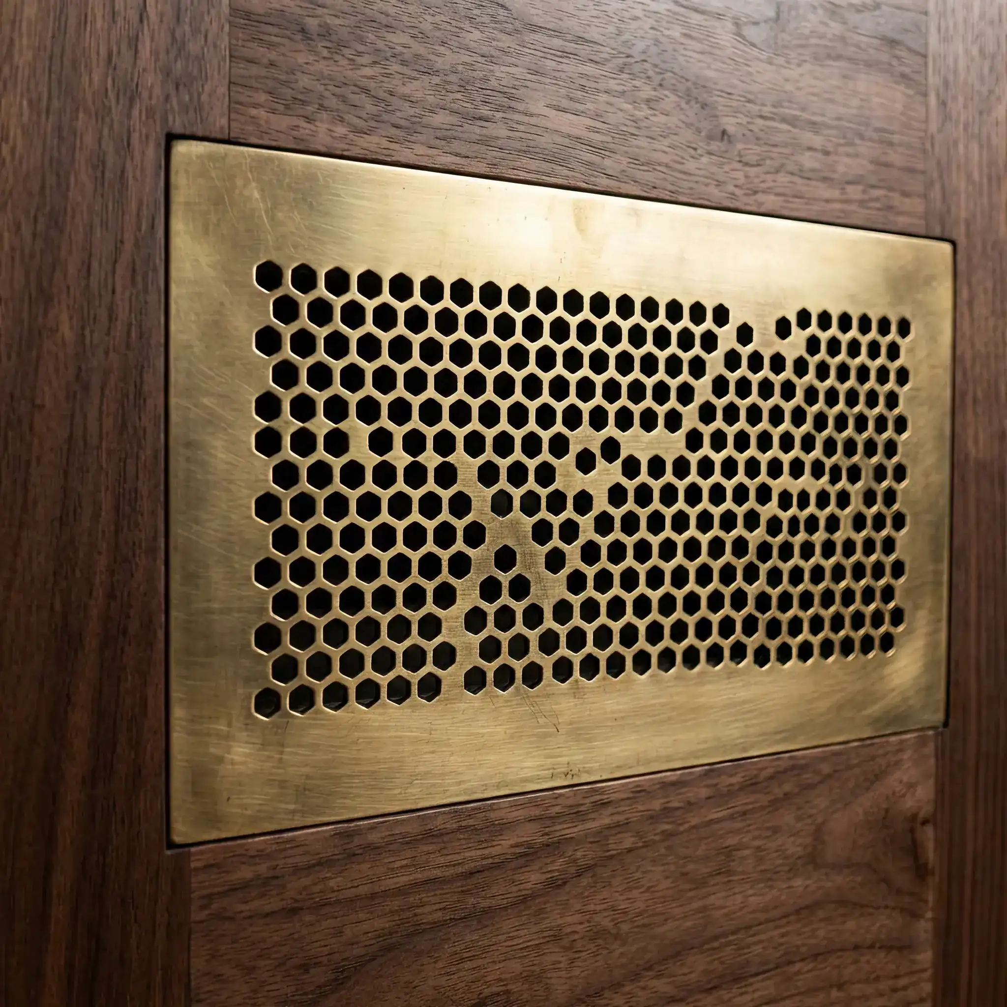 Interior detail: Microscopic image of the graphene sponge structure inside a supercapacitor