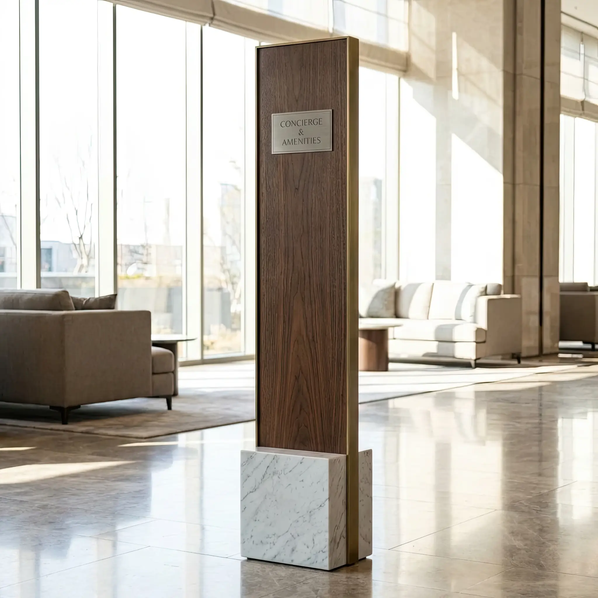 Архитектура и дизайн: Гость смотрит на яркий рекламный пилон в вестибюль: нано-покрытие защищает корпус и экран от бликов и царапин